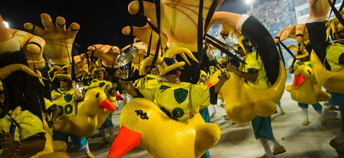 paraiso-do-tuiuti-entra-na-avenida-perguntando-deus-meu-deus-esta-extinta-a-escravidao-1518412961487_v2_1170x540